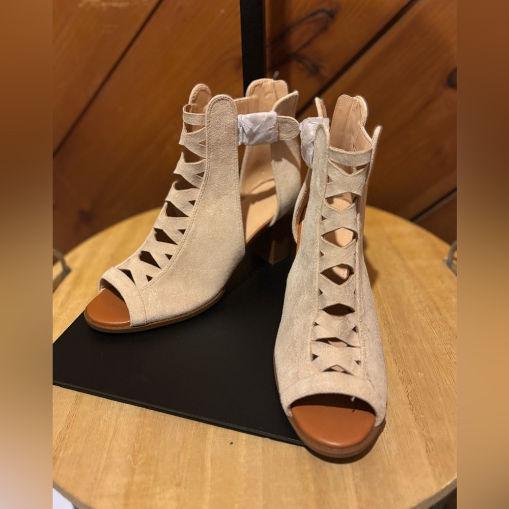 Chic Cutout Beige Heels - Picture 1 of 4